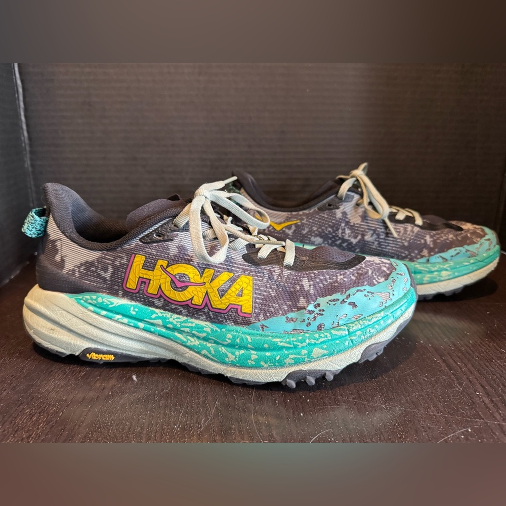 Hoka One One Women's Speedgoat 6 Running Sneaker Shoes, Size 8.5B